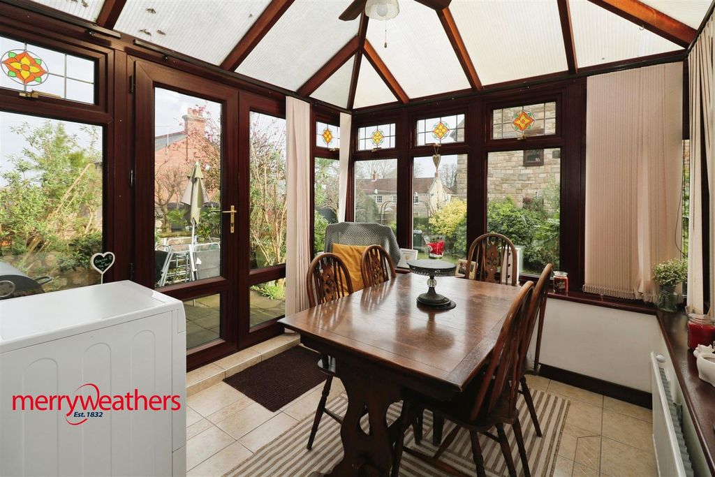 Property photo 3 of 19 Conservatory