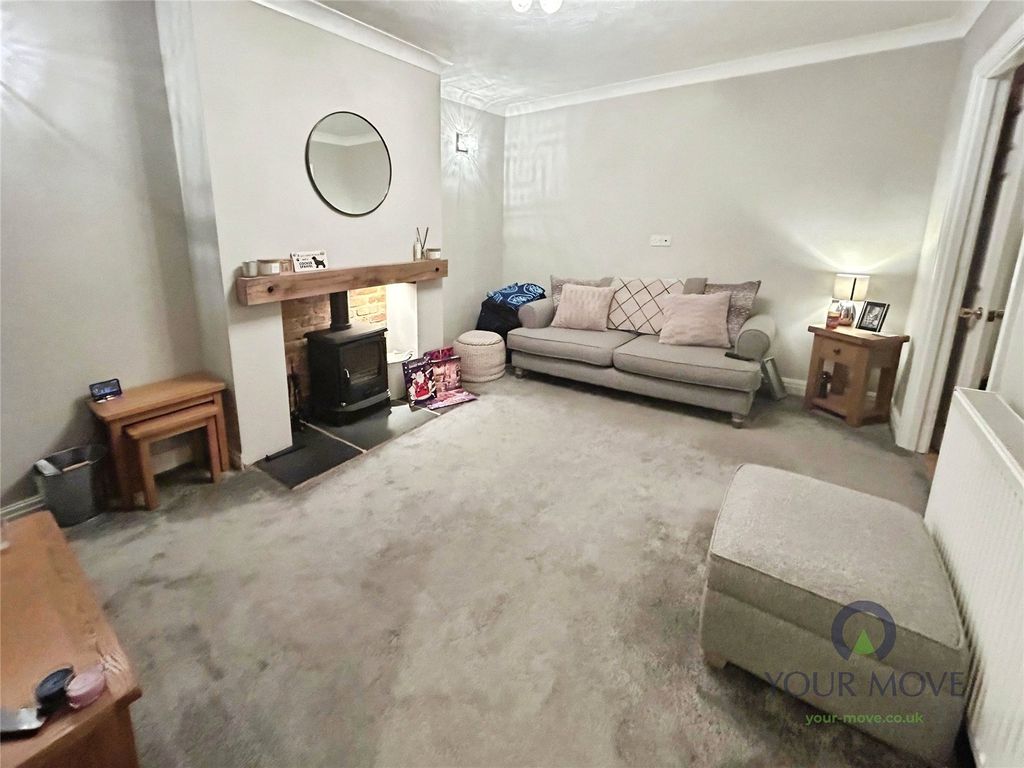 Property photo 3 of 15 Lounge