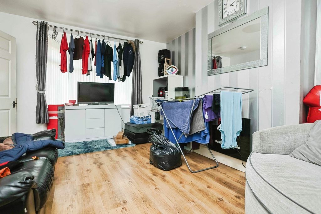 Property photo 3 of 15 Lounge