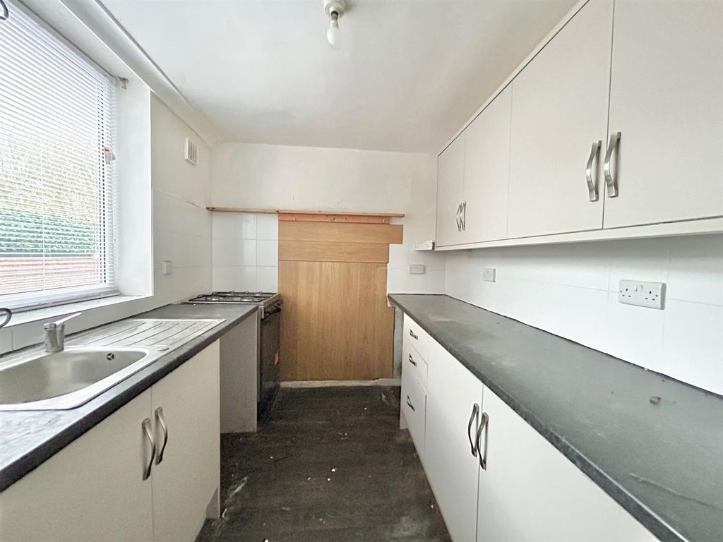 Property photo 3 of 8 Kitchen.Jpg