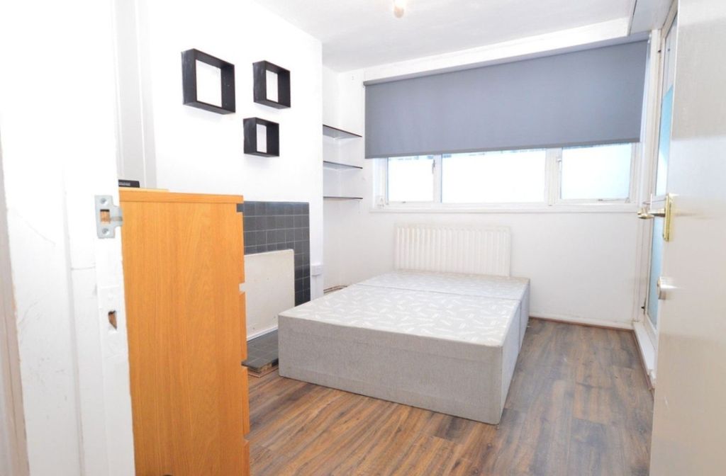Property photo 1 of 8 Double Room To Rent In Shared Flat