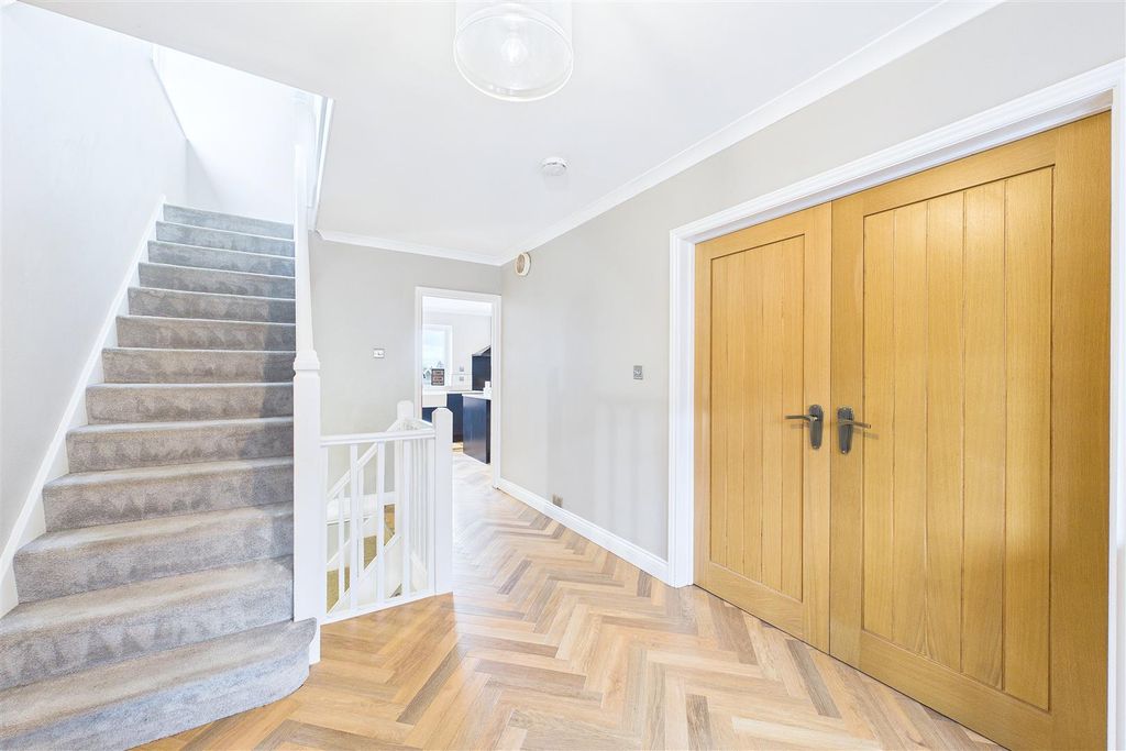 Property photo 3 of 24