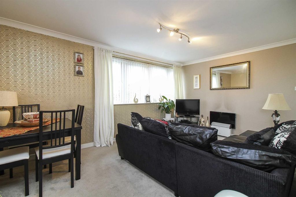 Property photo 3 of 6 Living/Dining Room