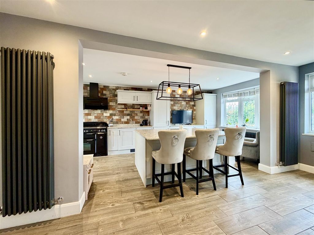 Property photo 2 of 36 Kitchen/Breakfast Room
