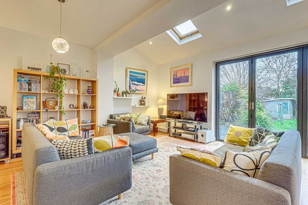 Property photo 2 of 36