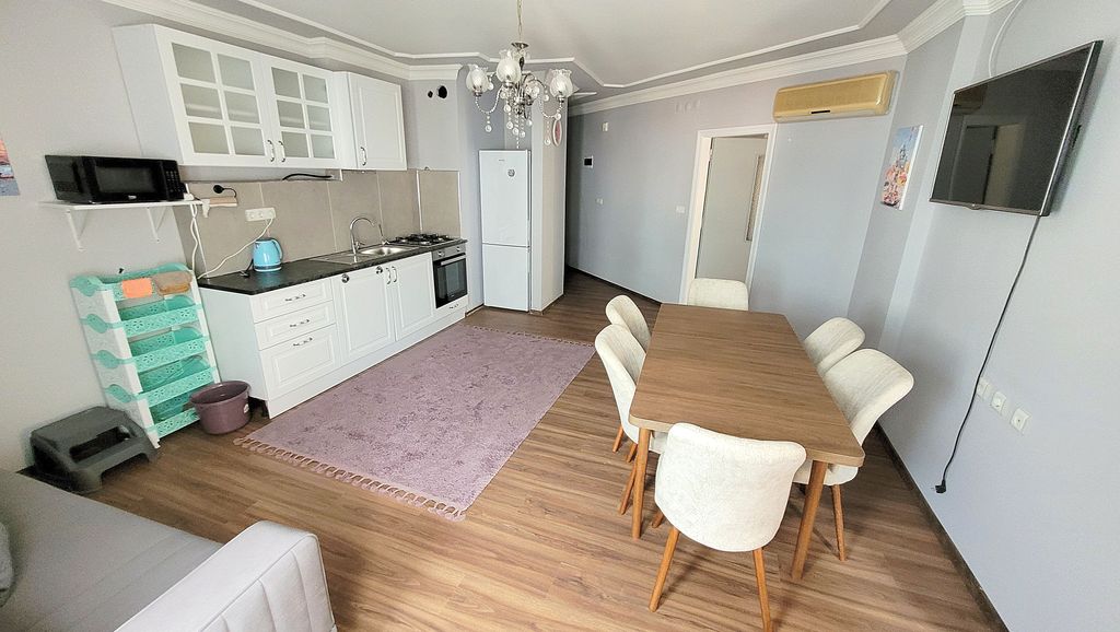 Property photo 3 of 21 Notable Alanya Property For Sale In Mahmutlar - Lounge To Kitchen