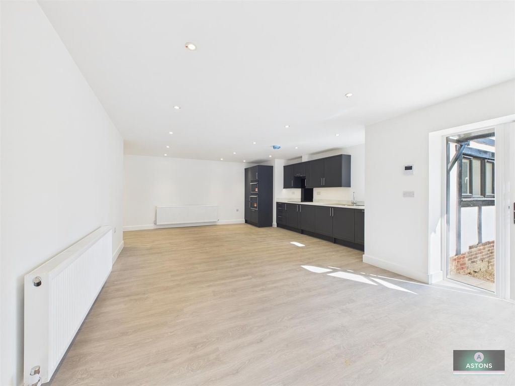 Property photo 2 of 9 Cam04622G0-Pr0070-Still029.Jpg