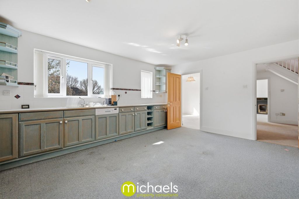 Property photo 3 of 28