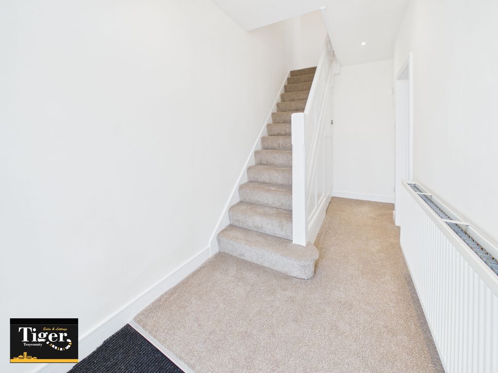 Property photo 2 of 27