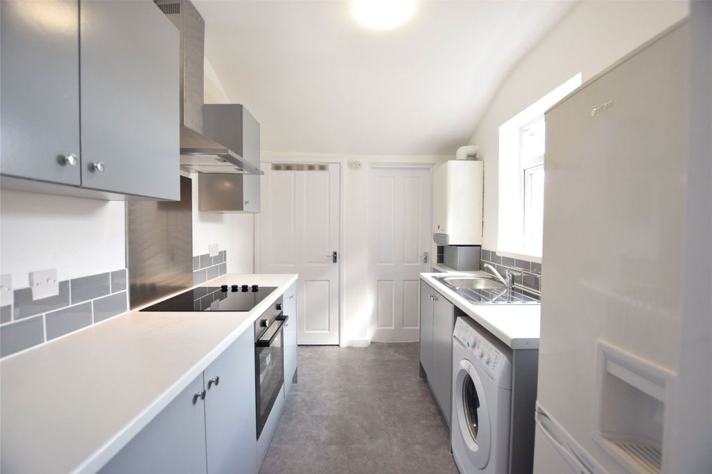 Property photo 1 of 8 Kitchen