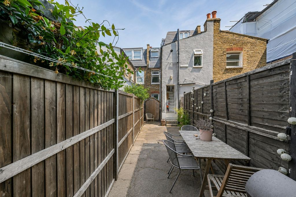 Property photo 3 of 11 Picture No. 24