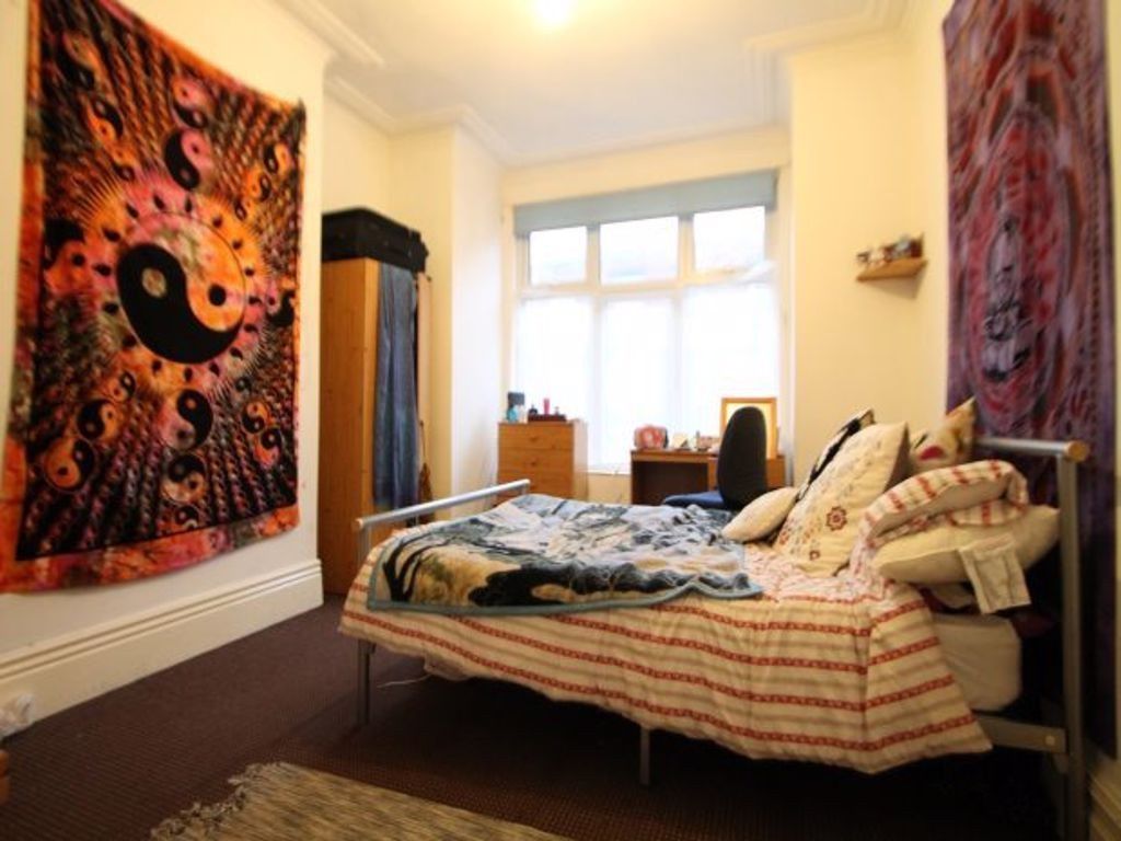 Property photo 3 of 47 A Cozy Double Bedroom Featuring A Comfortable Bed ...