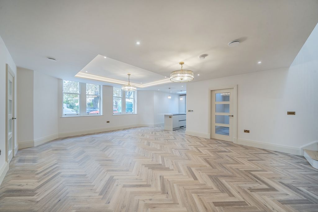 Property photo 2 of 19 Dining Room