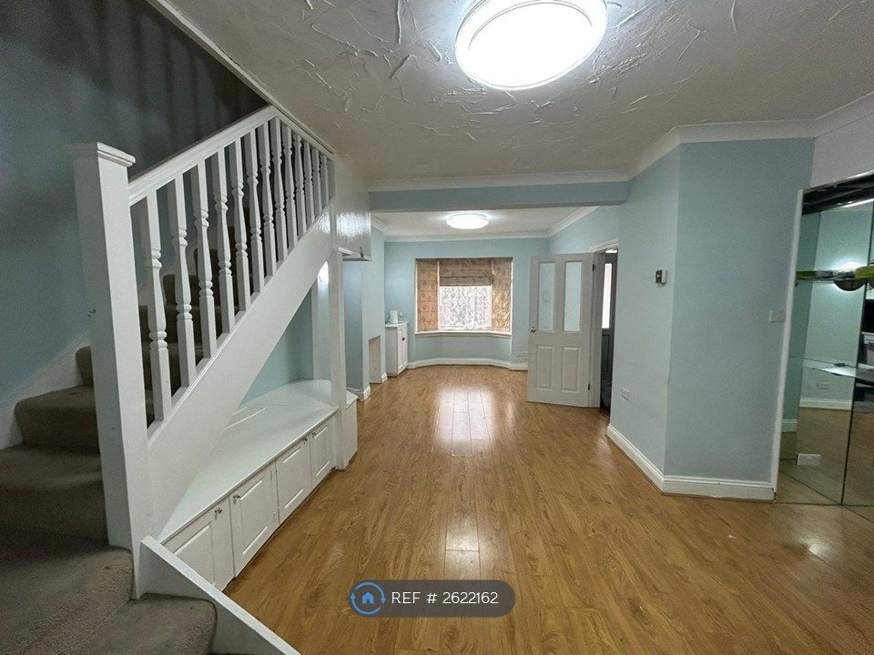 Property photo 3 of 8 Lounge