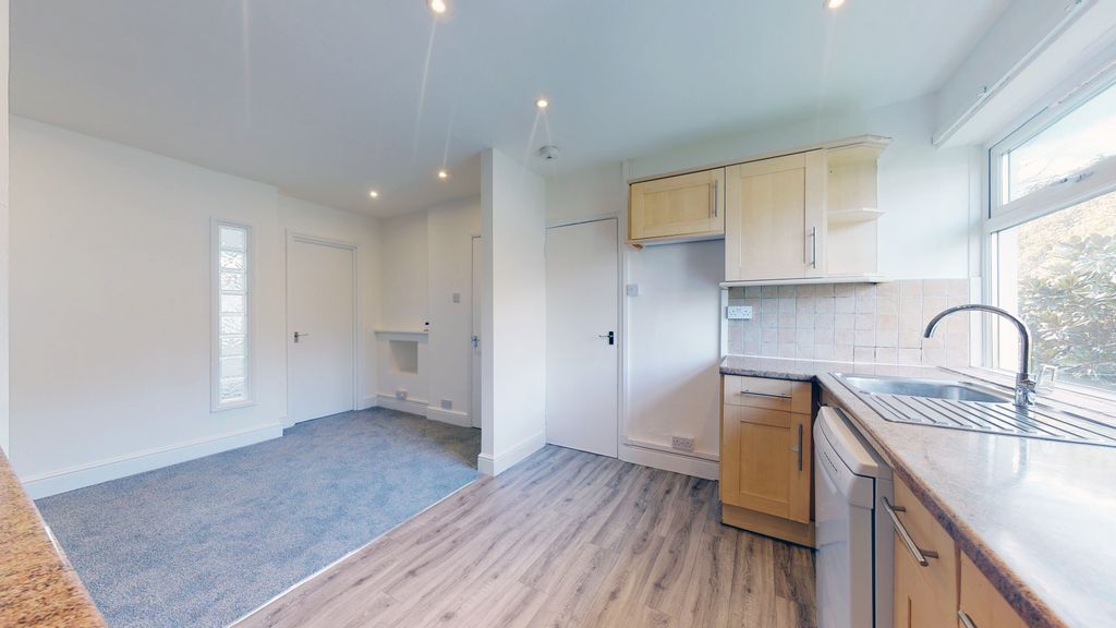 Property photo 1 of 7 Kitchen/Living