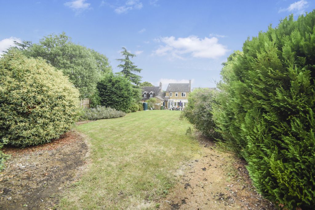 Property photo 2 of 21