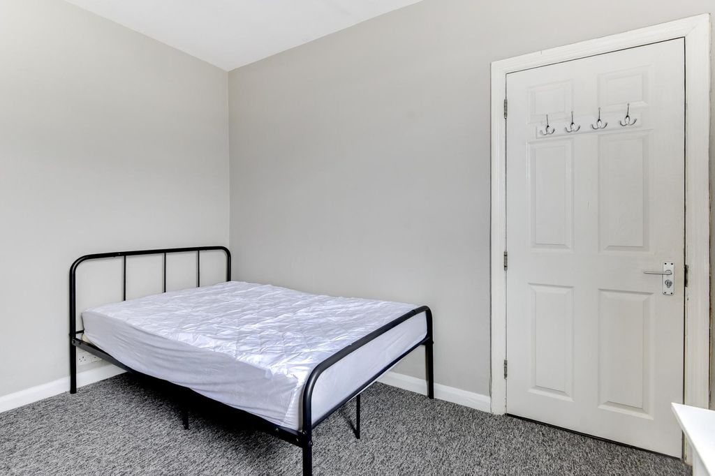 Additional image 12 of 7 bed semi-detached house to rentBernard Road, Brighton BN2