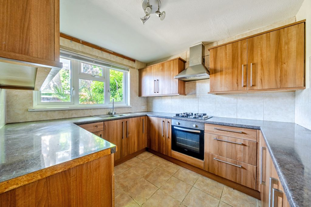 Property photo 2 of 14 1467972-2-6A15747...