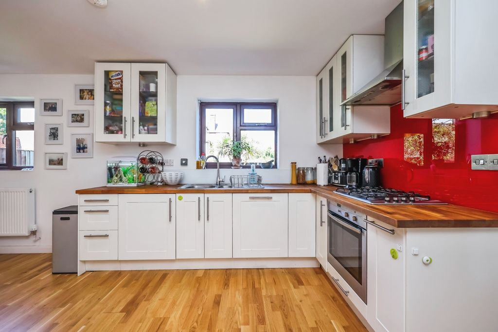 Property photo 3 of 17 Kitchen