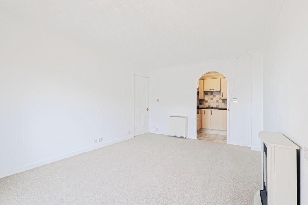 Property photo 3 of 11 Lounge