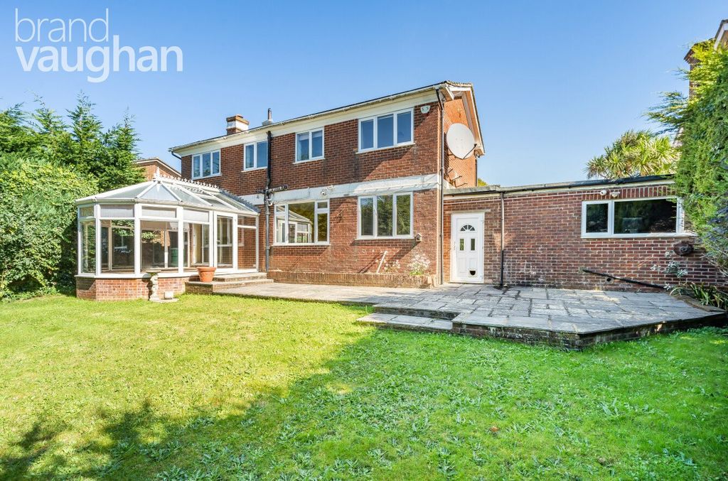 Property photo 2 of 18 Garden