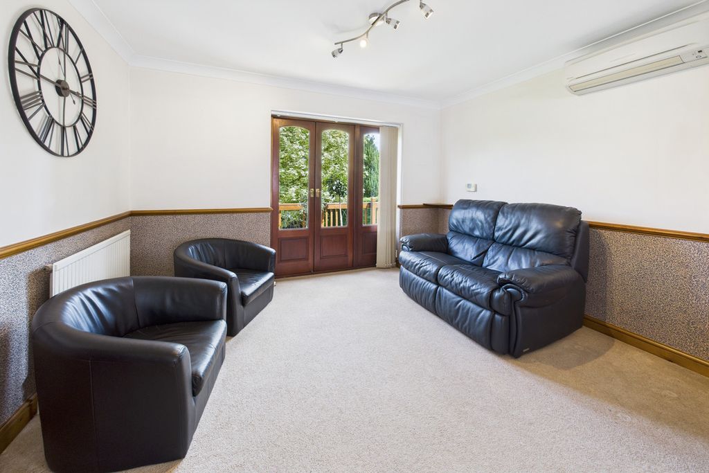 Property photo 3 of 25