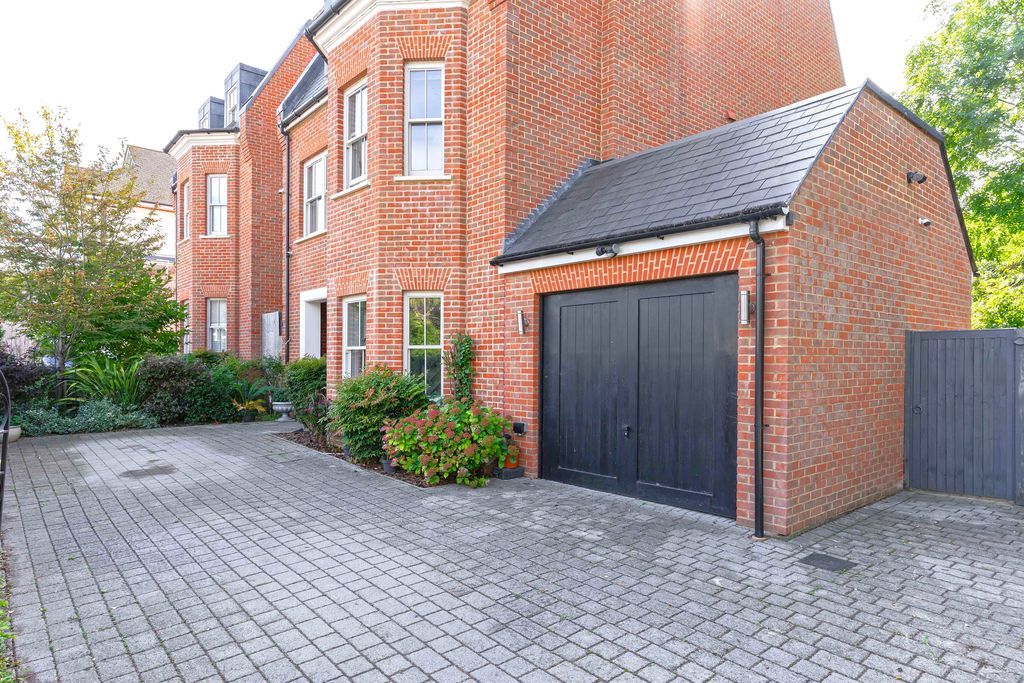Property photo 2 of 31 External