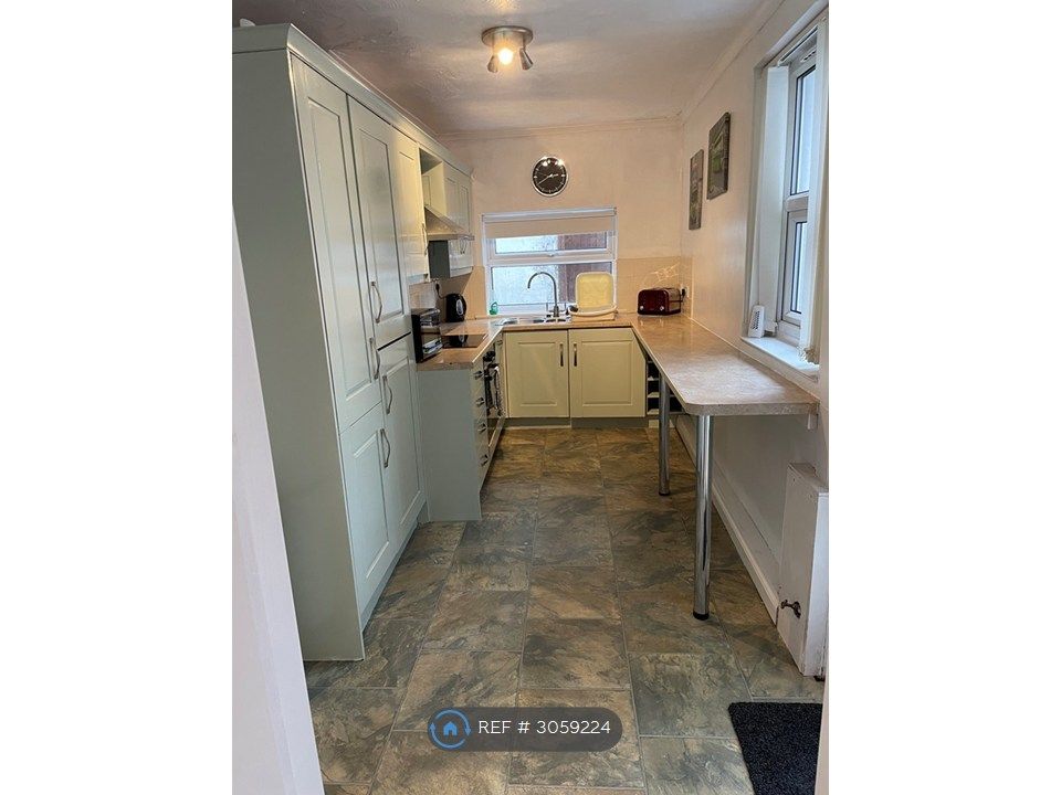 Property photo 2 of 8 Kitchen