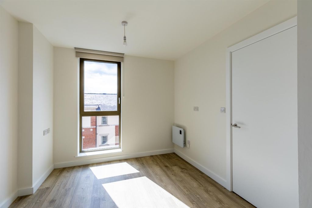 Property photo 1 of 23 Unfurnished-10.Jpg