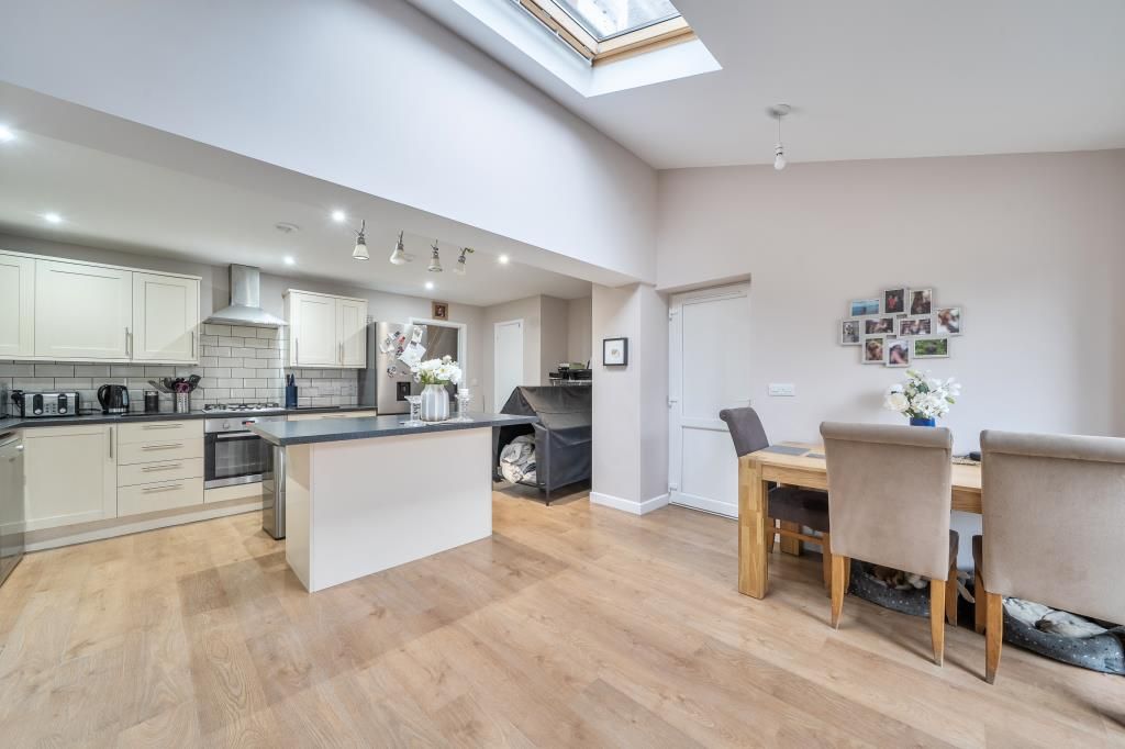 Property photo 2 of 9 Kitchen