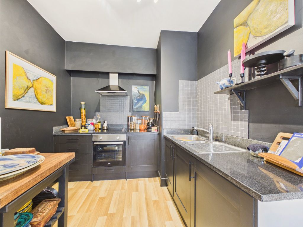 Property photo 3 of 16 Kitchen