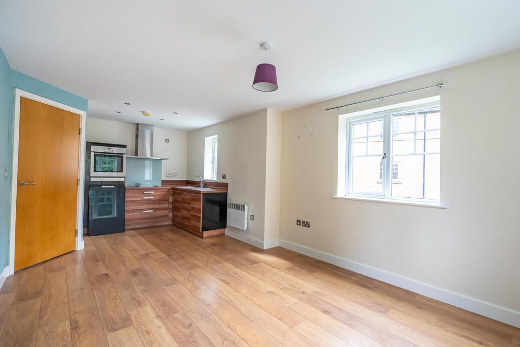 Property photo 2 of 9 Smeed House (3 Of 8).Jpg