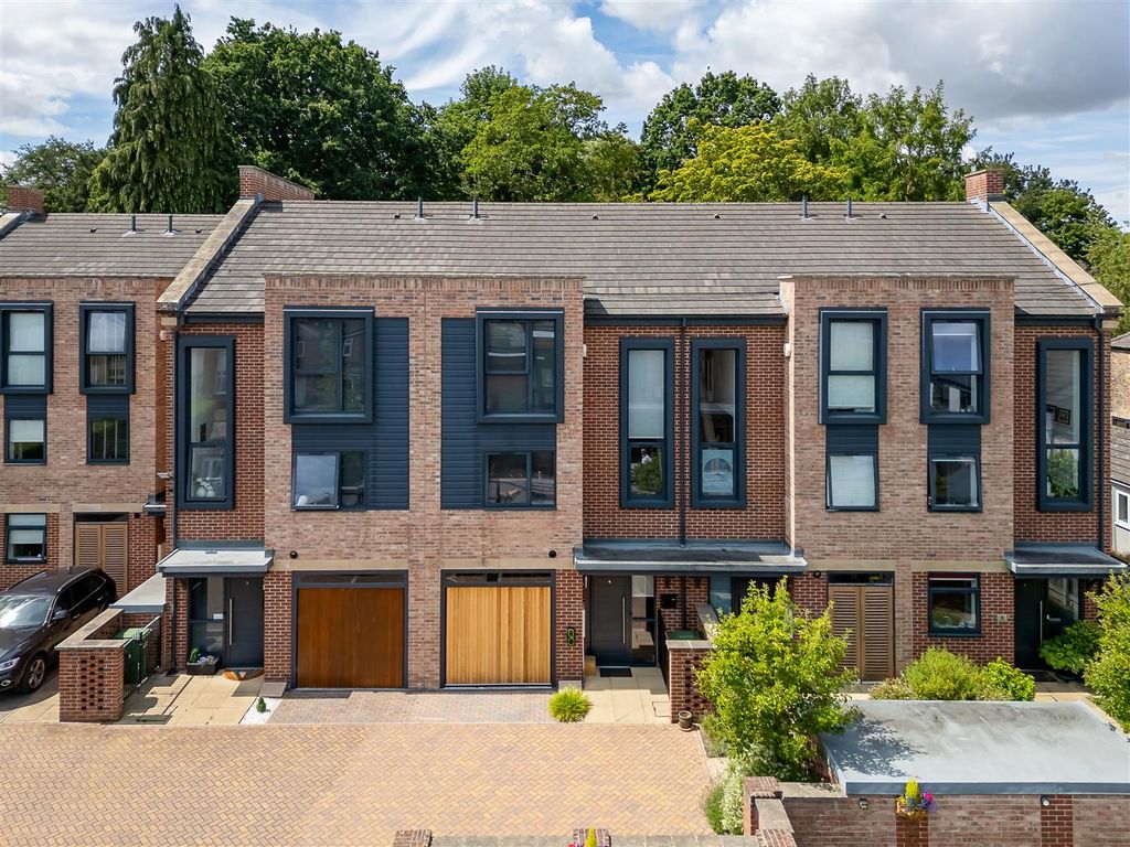 Property photo 1 of 25 External