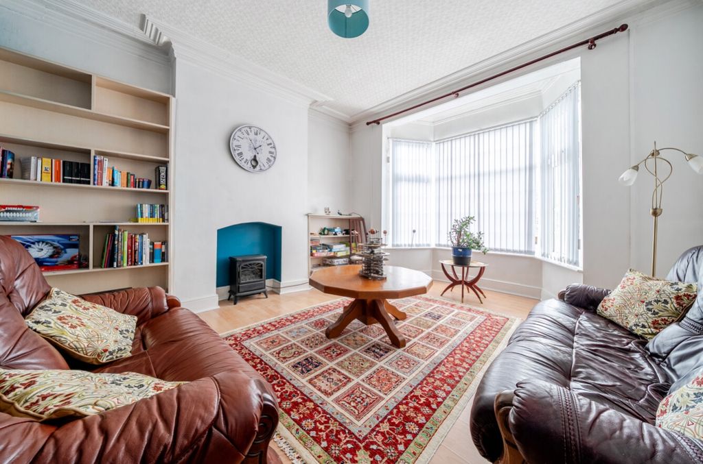 Property photo 3 of 20 1382974-15-691c53F76Da30