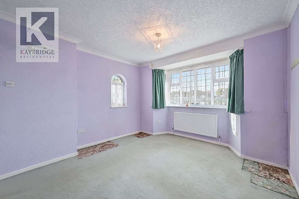 Property photo 2 of 10 Salisbury Road, Worcester Park - Kt4 7Dg
