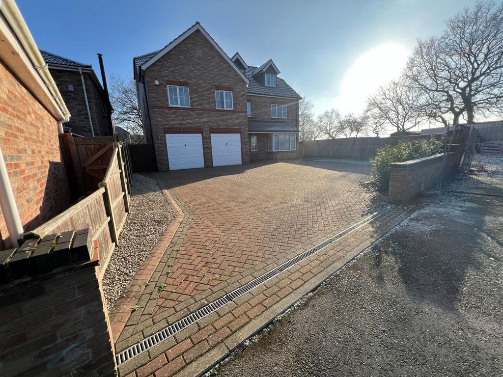 Property photo 1 of 26