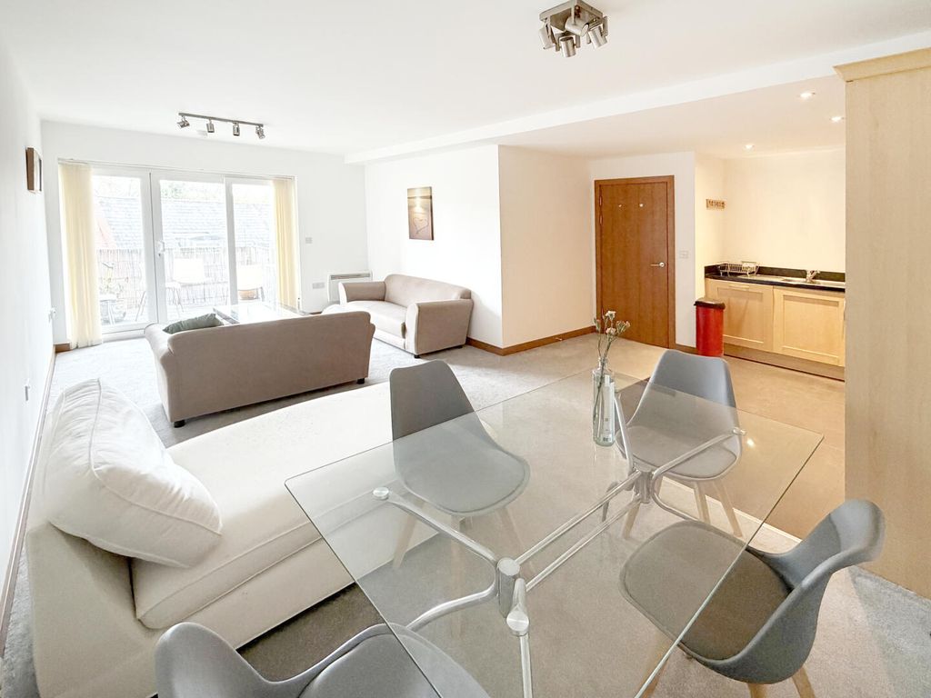 Property photo 2 of 22 Living Room