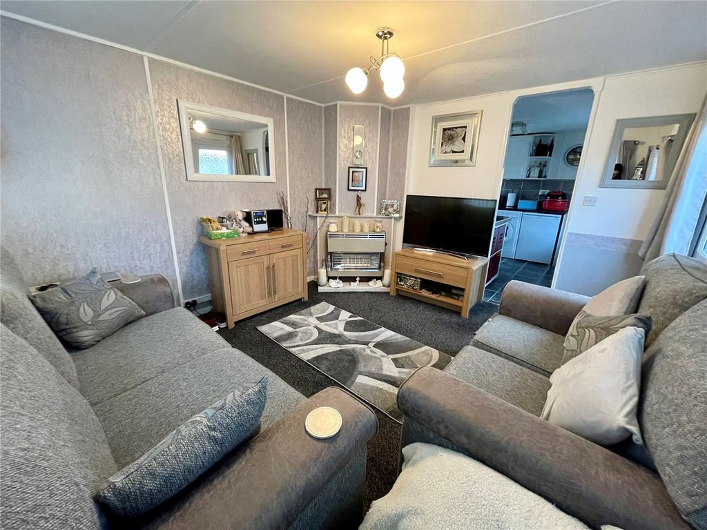 Property photo 2 of 12 Lounge