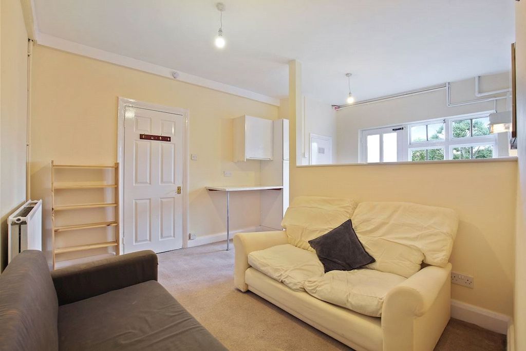 Property photo 2 of 8 Picture No. 11