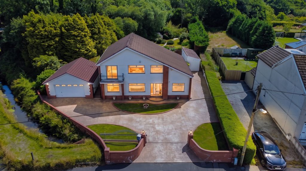 Property photo 1 of 31