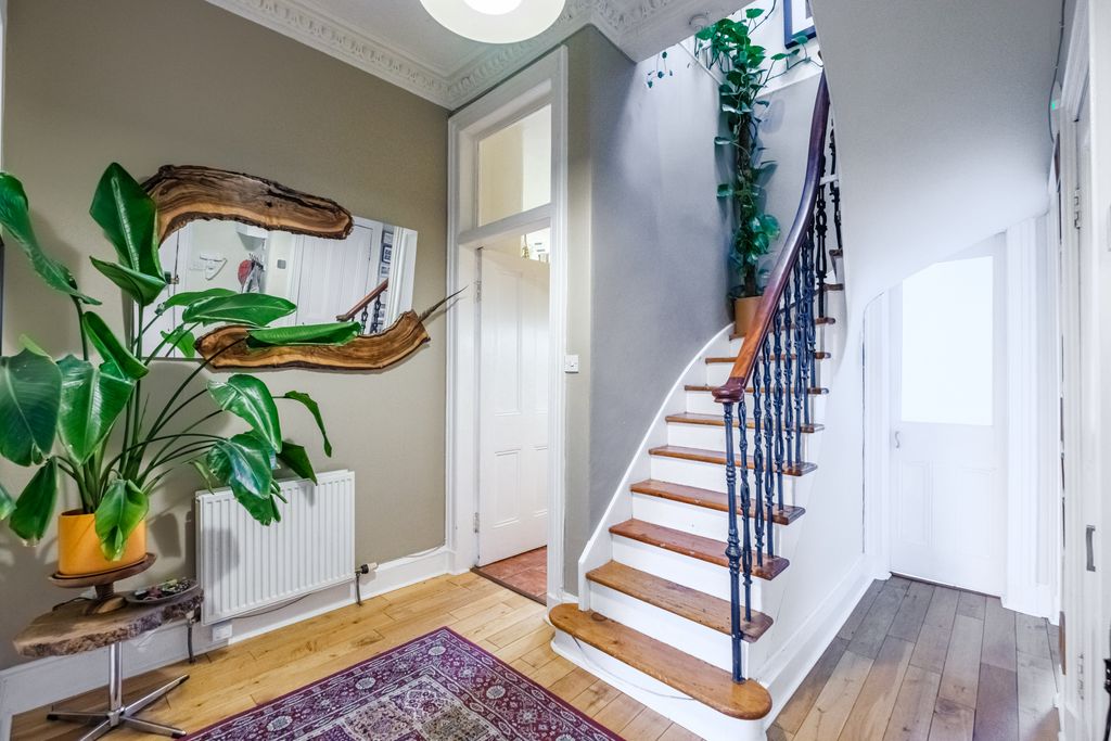 Property photo 2 of 34