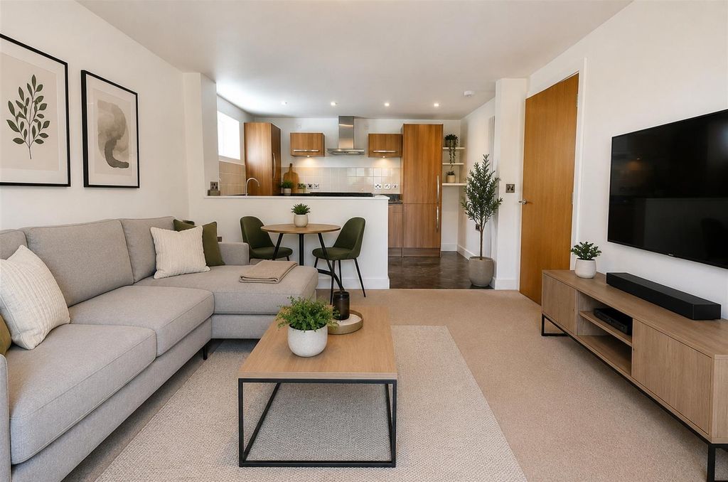 Property photo 3 of 18 2A16008F-F6c5-4Fa5-Abee-75d7047F7c56.Png