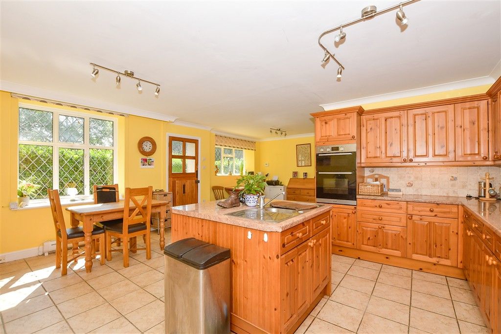 Property photo 3 of 23 Kitchen/Breakfast Room