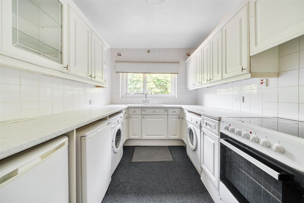 Property photo 3 of 14 Kitchen