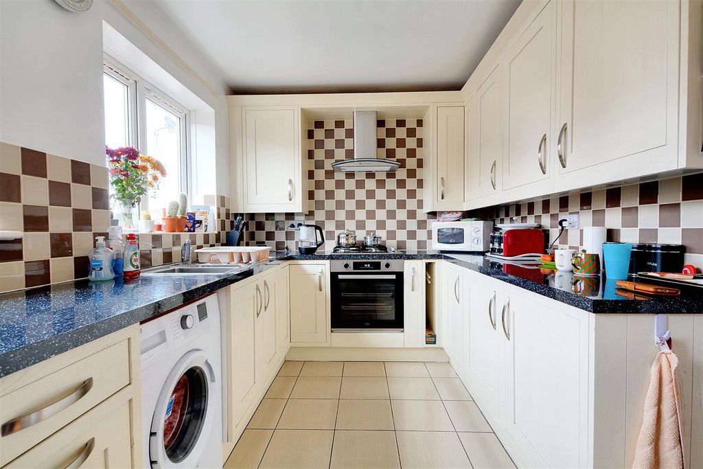 Property photo 3 of 16 Kitchen