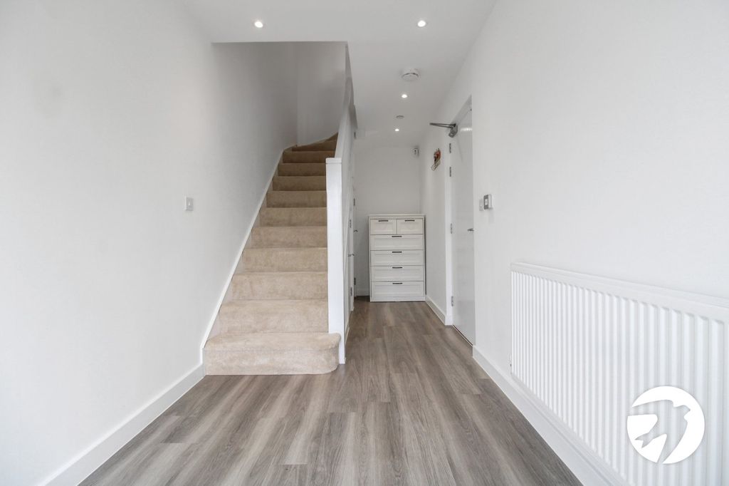 Property photo 3 of 14 Entrance Hall