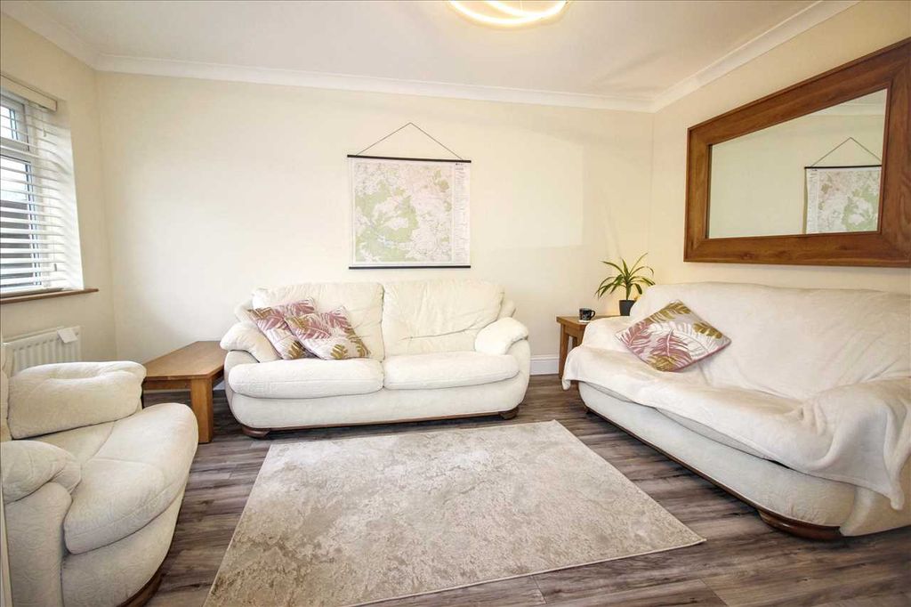 Property photo 2 of 11 Lounge