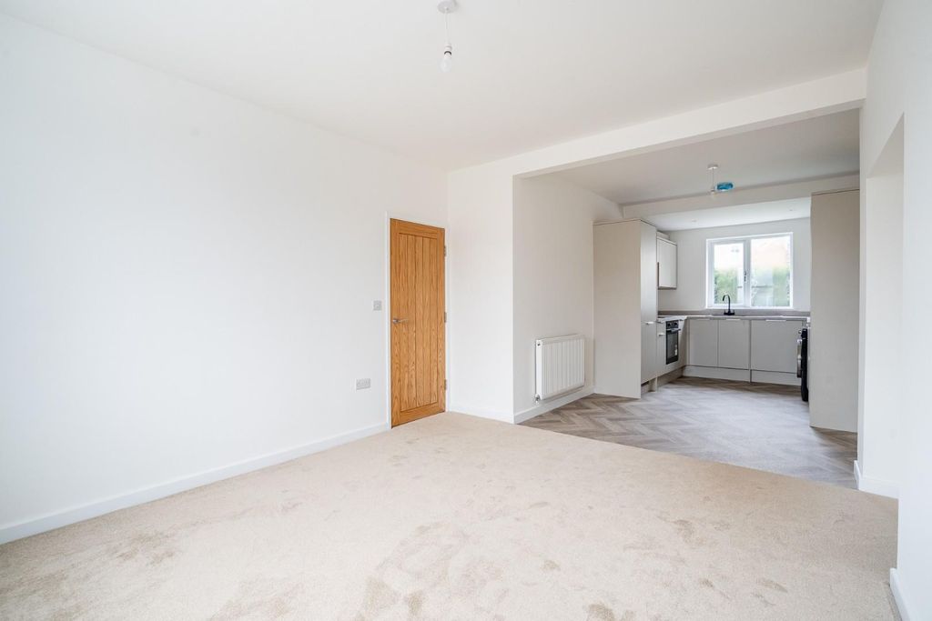 Property photo 2 of 8 0dv3Pptki0Mghyvnlkjbrq.Jpg