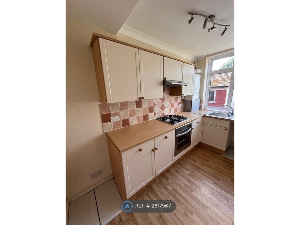 Property photo 2 of 16 Kitchen (Photo 2)