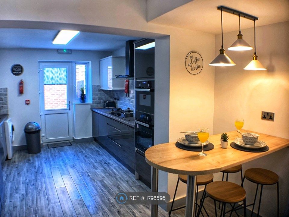 Property photo 1 of 28